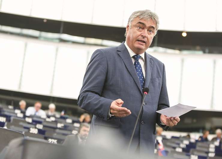 Evropski parlament izglasoval resolucijo proti Poljski in Madžarski, Milan Zver pa stopil v bran Orbanu in kritiziral EPP