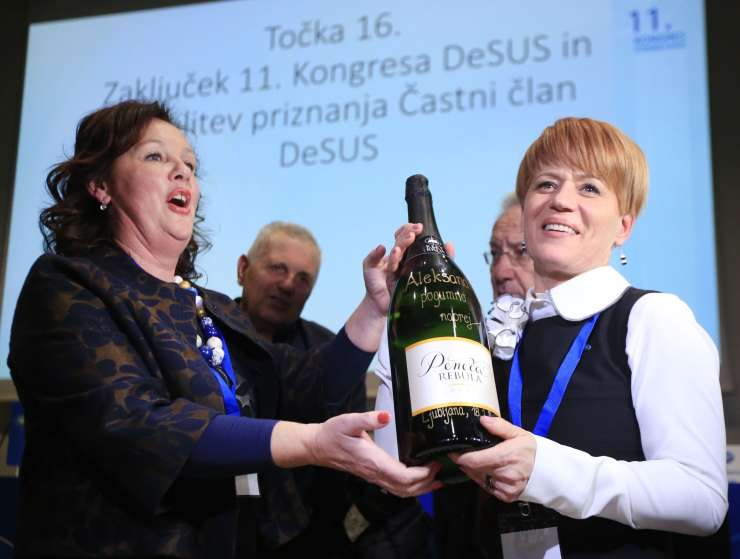 Zbogom, Karl: Aleksandra Pivec je nova predsednica DeSUS! Zanjo glasovalo 143 delegatov, Erjavec dobil le 80 glasov