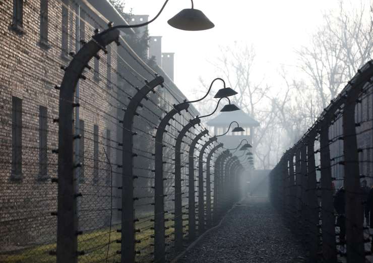 Nemški predsednik v Auschwitzu: Včasih, ko pogledamo na te čase, imamo vtis, da je zlo še vedno tukaj