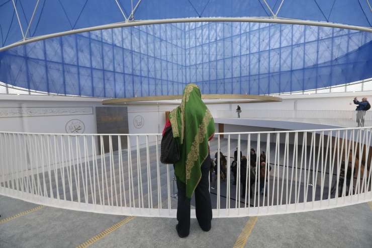 Prva molitev v ljubljanski džamiji: moški imajo prednost pred ženskami, sporoča Islamska skupnost