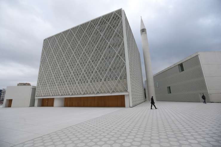Ljubljanska džamija za 28 milijonov iz Katarja: mujezin bo prek zvočnikov klical k molitvi (FOTO)