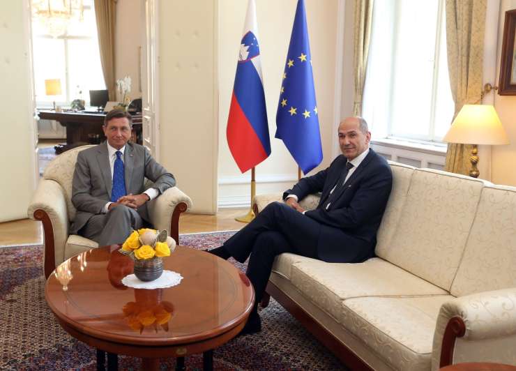 Pahor se bo ob 13. uri sestal z Janšo in ga predlagal za novega mandatarja