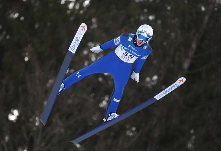 Slovenski skakalci drugi na ekipni tekmi v Lahtiju