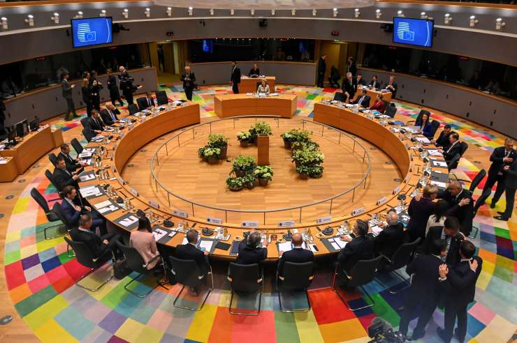 Pogajanja o večletnem proračunu EU vso noč, pričakuje se nov kompromisni predlog