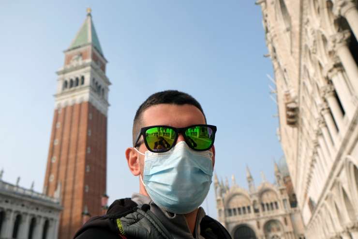 Italijan se je v Srbiji okužil s koronavirusom in nato ignoriral simptome, zato v Benečiji spet uvajajo omejitvene ukrepe