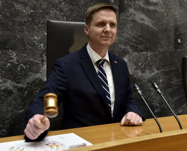 Igor Zorčič omahljivim poslancem SMC in DeSUS žuga s predčasnimi volitvami