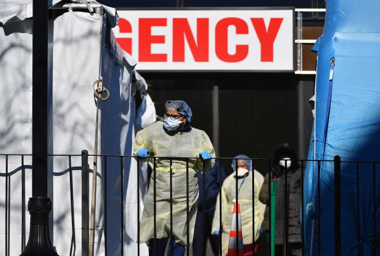 (VIDEO) Vse bolj kritične razmere v New Yorku: 100 novih smrti zaradi koronavirusa, NY Times posnel šokantne razmere v eni od bolnišnic