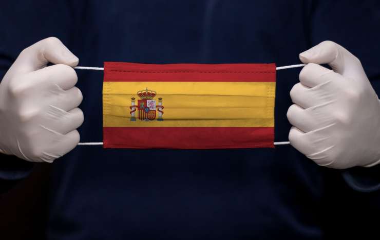 V Španiji v zadnjem dnevu prek 800 smrtnih žrtev covida-19