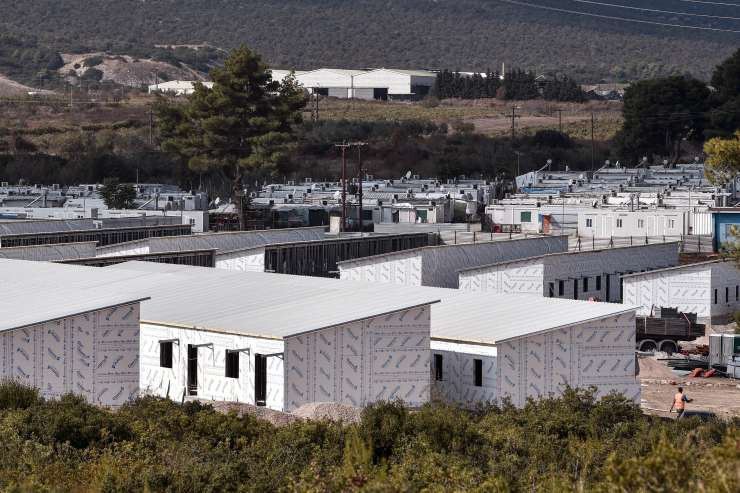 Grčija potrdila prvo okužbo s koronavirusom v begunskem centru