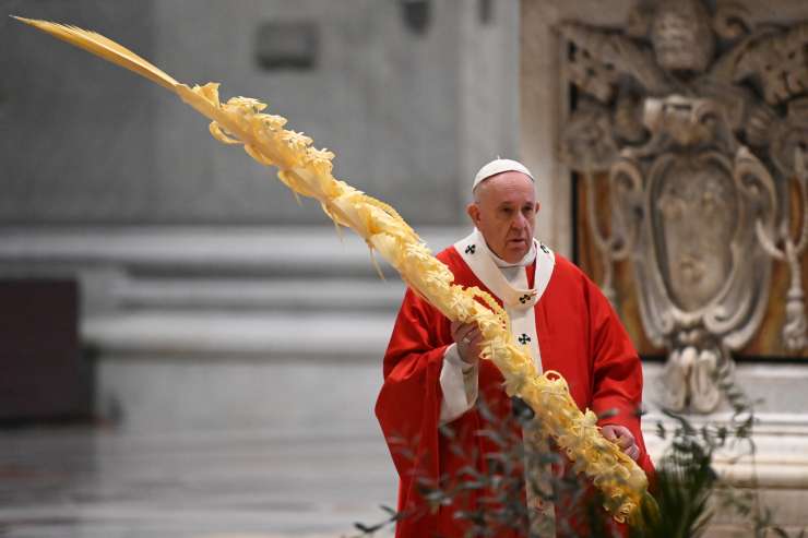 Papež na cvetno nedeljo pozval k pogumu