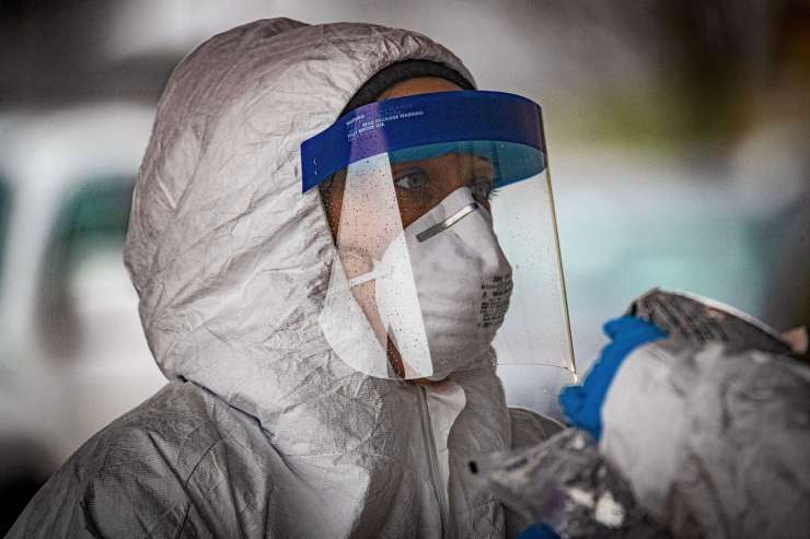 KORONAVIRUS: V soboto potrjenih 14 novih okužb, a opravljenih le 560 testiranj