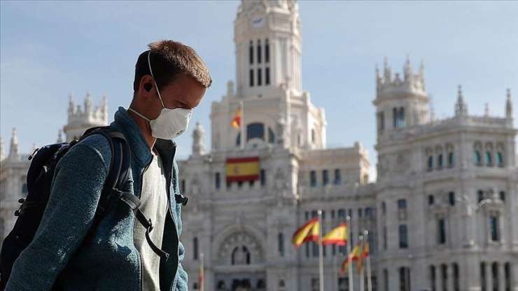 Tuji turisti bodo lahko Španijo obiskali šele julija, Španci na ulicah protestirajo proti omejitvenim ukrepom