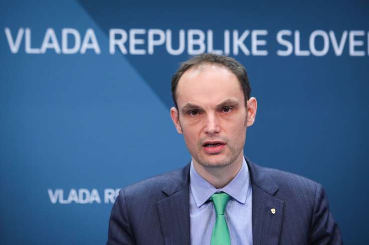 Minister Logar je evroposlance obtožil sramotenja Slovenije
