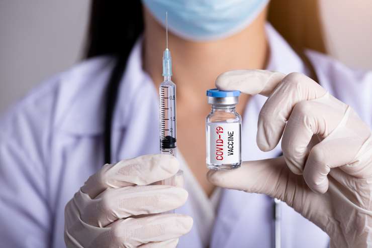 Polovica Nemcev se je pripravljenih cepiti proti koronavirusu
