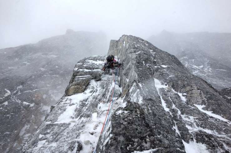 Slovenski alpinistki še pred globalno pandemijo splezali novi smeri na skrajnem severu Norveške