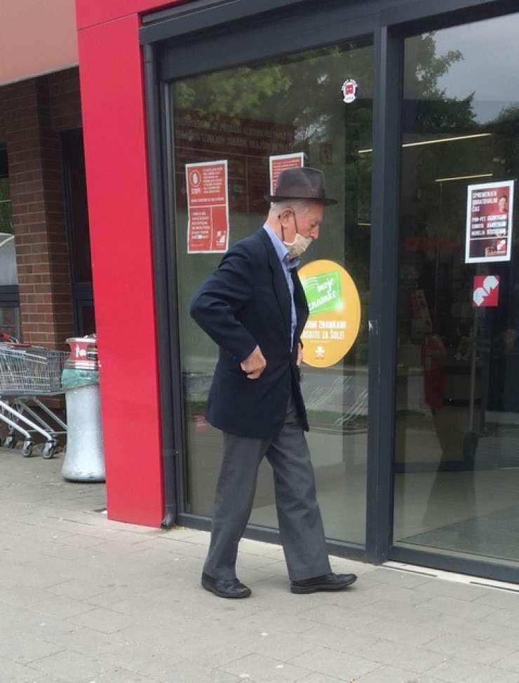 Janez Zemljarič, 91 letni nekdanji šef Udbe, hodi v trgovino izven časa namenjenega starejšim