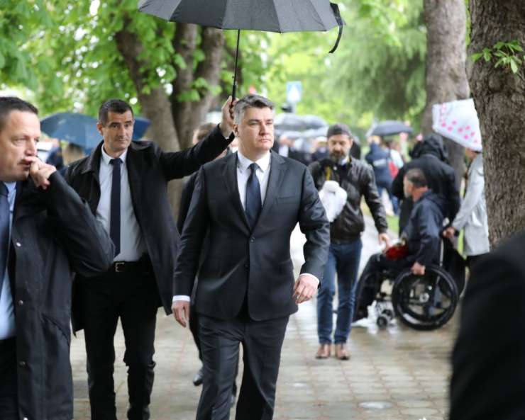 Milanović je ignoriral državno slovesnost ob dnevu državnosti, ker naj bi ta bila "predvolilni shod HDZ"