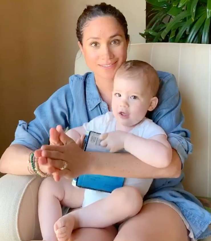 Poglejte, kako princ Archie praznuje prvi rojstni dan z mamo Meghan (VIDEO)