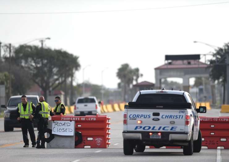 Strelski napad na mornariško bazo v Teksasu, stražarji ubili napadalca