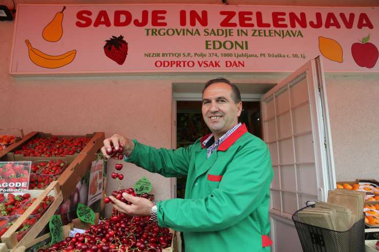 Albanci, ki prodajajo Slovencem sadje in zelenjavo