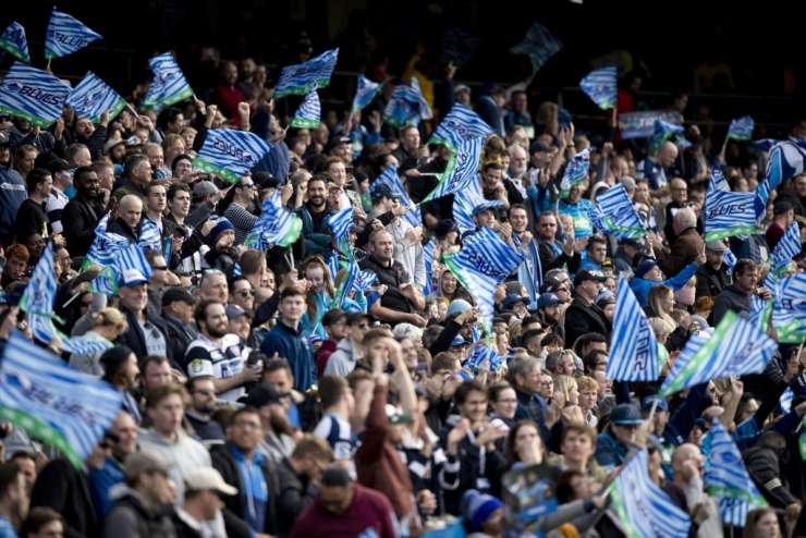 Na Novi Zelandiji navijači že na stadionih: ragbi tekmo si je ogledalo kar 43.000 gledalcev