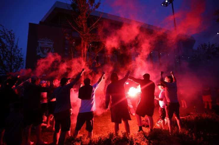 Rdeči del mesta slavi: nogometaši Liverpoola po 30 letih spet prvaki Anglije