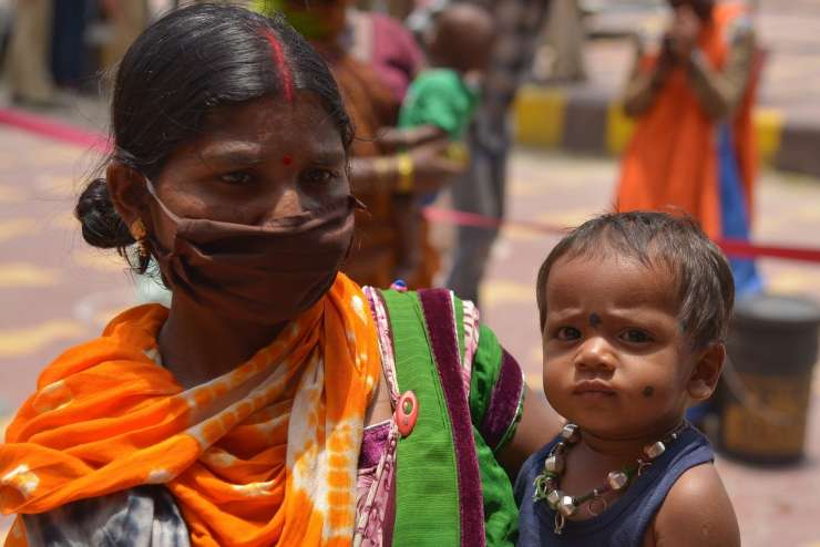 V Indiji potrdili že več kot pet milijonov okužb s koronavirusom