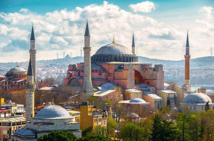 Erdoganu bo morda uspelo iz Hagije Sofije spet narediti mošejo