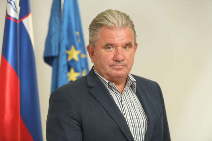 Minister Vizjak je v težavah zaradi suma zlorabe notranjih informacij: ATVP preverja njegov nakup delnic Petrola