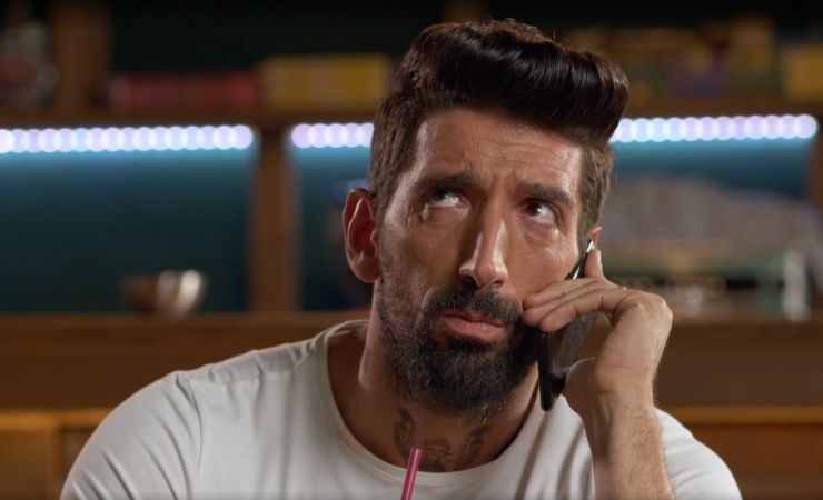 Ljuban (šverc komerc) navdušil z izklesanim telesom.