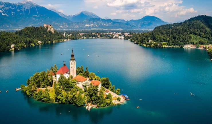 "Blamaža" na Bledu: to želijo postaviti v čudovitem kraju, ki je zaščitni znak Slovenije
