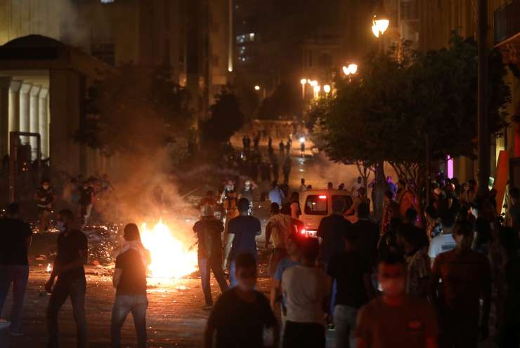 Bejrut spet gori - tokrat v protestih!