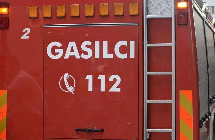 Požar v mariborskem vrtcu Brezje v Mariboru, gasilec pristal v bolnišnici
