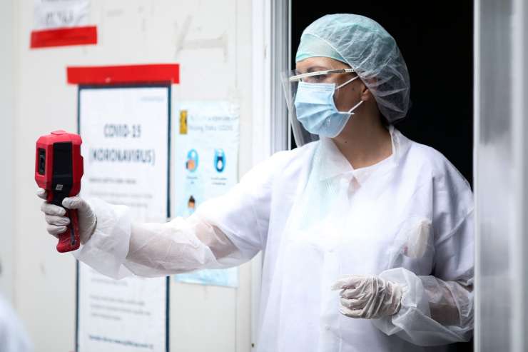 KORONAVIRUS: V petek potrdili 184 novih okužb, en bolnik je umrl