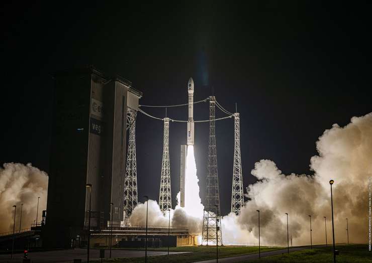 Slovenska satelita končno poletela v vesolje