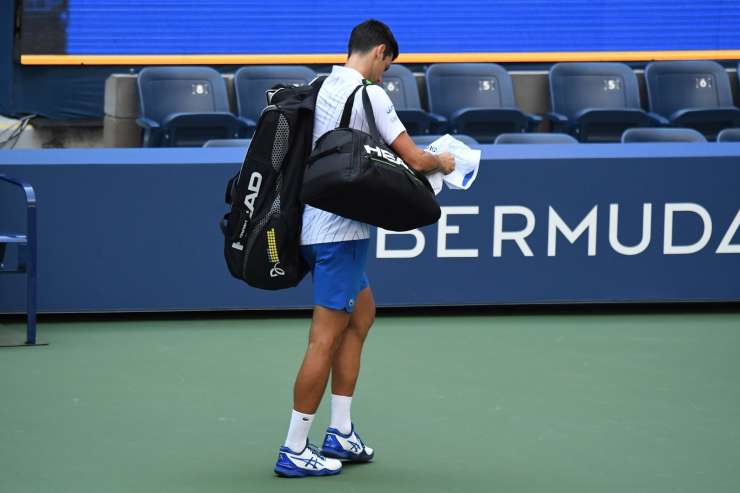 Stop dolgim straniščnim odmorom v tenisu: nešportno dolgo sedenje na školjki