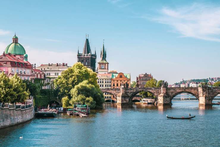 Turisti iz držav EU (in Srbije) bodo lahko znova obiskali Češko