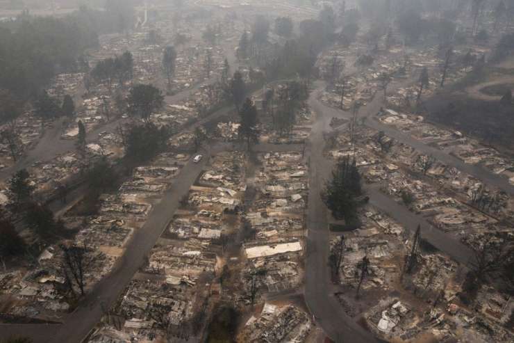 Požari na zahodni obali ZDA terjali že na desetine življenj; poglejte to razdejanje (FOTO)
