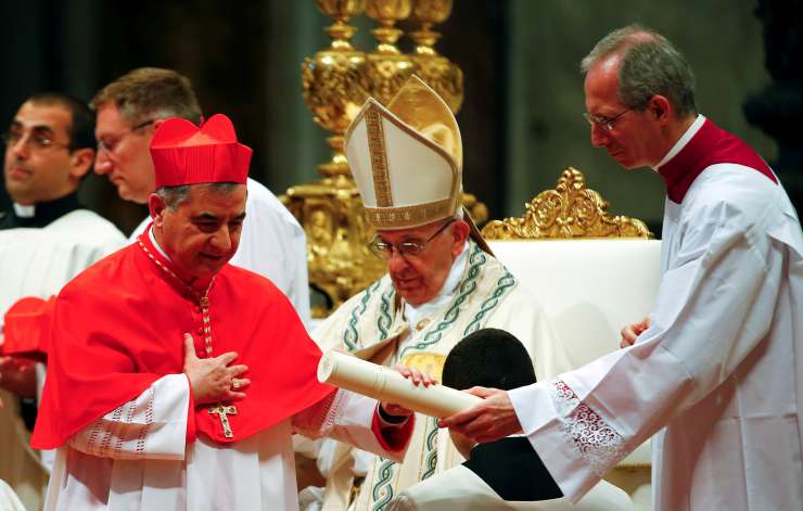 V Vatikanu na zatožni klopi kardinal Becciu in "kardinalova dama" iz Ljubljane