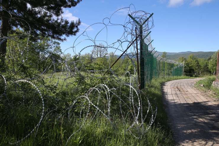 Bo odstranitev ograje na meji res povečala migracije?