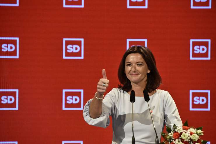 Slaba novica za Tanjo Fajon: le dva dni po izvolitvi za predsednico SD jo je prehitel Šarec z LMŠ