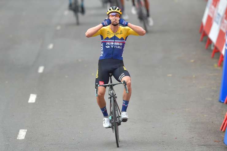 Fantastičen dan za slovensko kolesarstvo: Roglič dominiral že na prvi etapi v Španiji, Tratnik slavil v Furlaniji