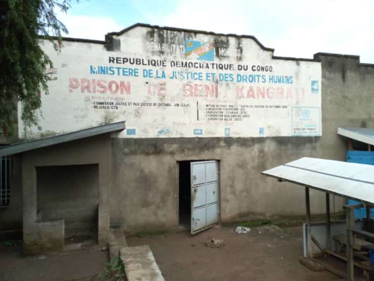 Islamski skrajneži iz zapora v DR Kongo osvobodili najmanj 900 zapornikov