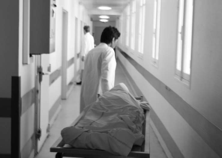 Žalosten mejnik: v Sloveniji umrlo že več kot 1000 bolnikov s covidom