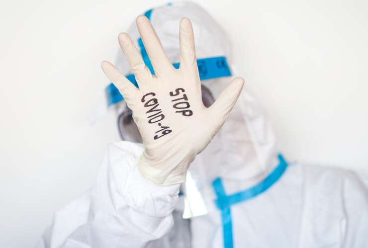 V soboto potrdili 569 okužb z novim koronavirusom, umrlo 40 covidnih bolnikov