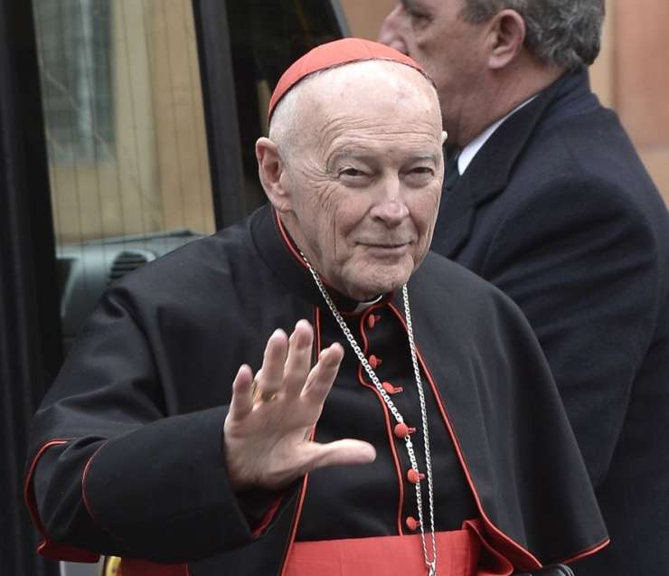 Bivši kardinal ovaden zaradi spolne zlorabe dečka, nadlegoval naj bi tako najstnike kot odrasle osebe
