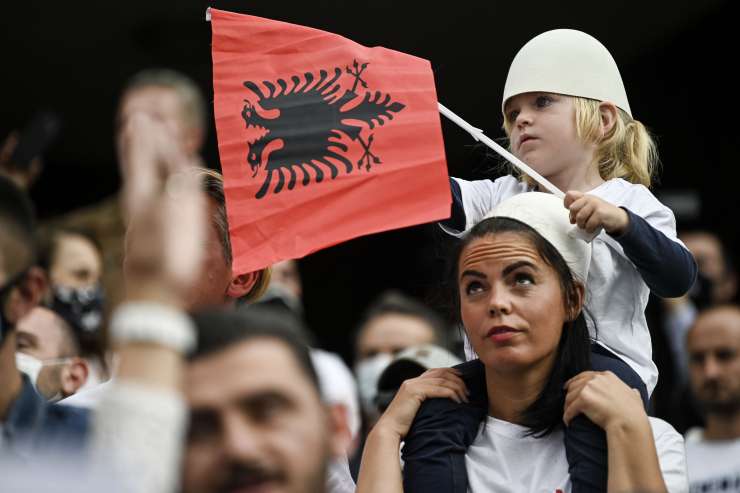Tronditëse (šokantno)! Na občini Kranj državo prosijo za tolmače za albanski jezik na osnovnih šolah