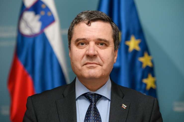 Pahor z "nezadovoljstvom" podpisal ukaz o odpoklicu veleposlanika Kajzerja