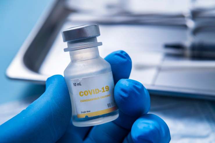 Nemški BioNTech namiguje, da bi bilo lahko cepivo proti covidu-19 na voljo že pred koncem leta