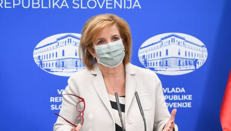 Beovićeva: Koronavirus še vedno kroži med prebivalstvom, vladi bomo predlagali podaljšanje ukrepov brez sprememb